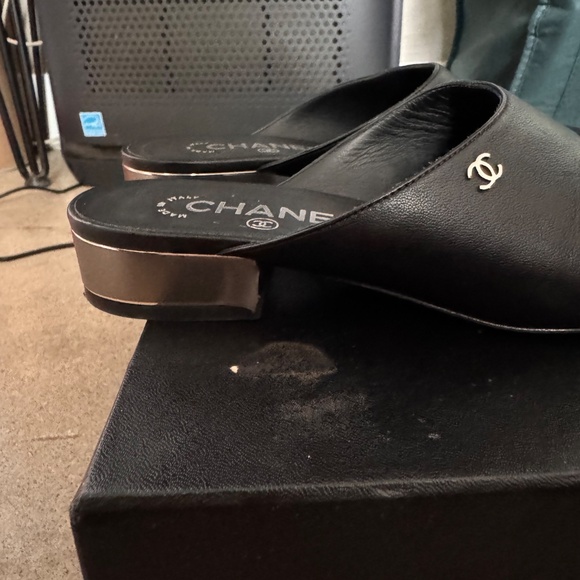 AUTHENTIC Chanel 2018 Interlocking CC Logo Mules Women's Size: 7 | IT 37 - Picture 9 of 16